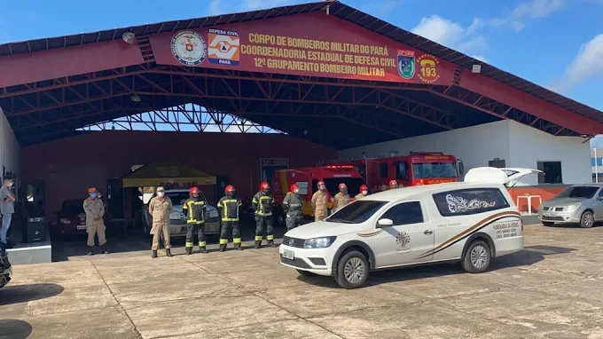 Veículo da Sociedade Funerária Nova Vida em frente ao quartel dos bombeiros